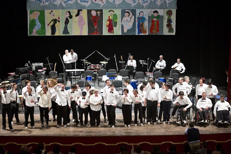L'orchestra MagicaMusica in concerto. Domenica14 ottobre in piazza della chiesa